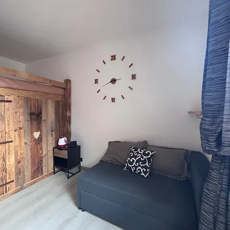 Valley View Apartment *